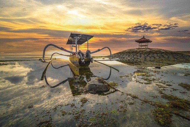 Itinerary Denpasar Sanur 1 Hari: Sunrise Pantai, Museum & Seafood Malam